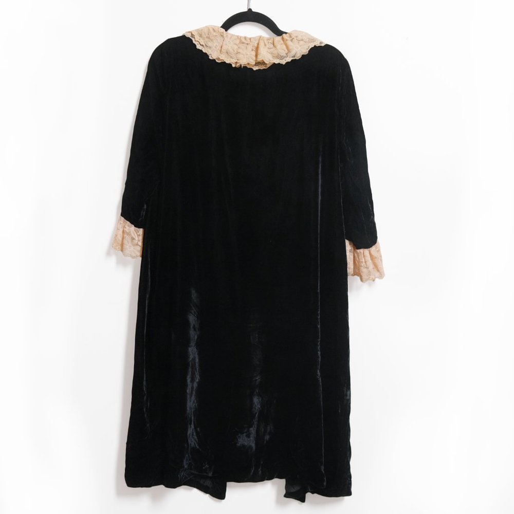 marilyn new york 1950s/60s black velvet robe w chantilly lace collar & cuffs - Picture 2 of 14
